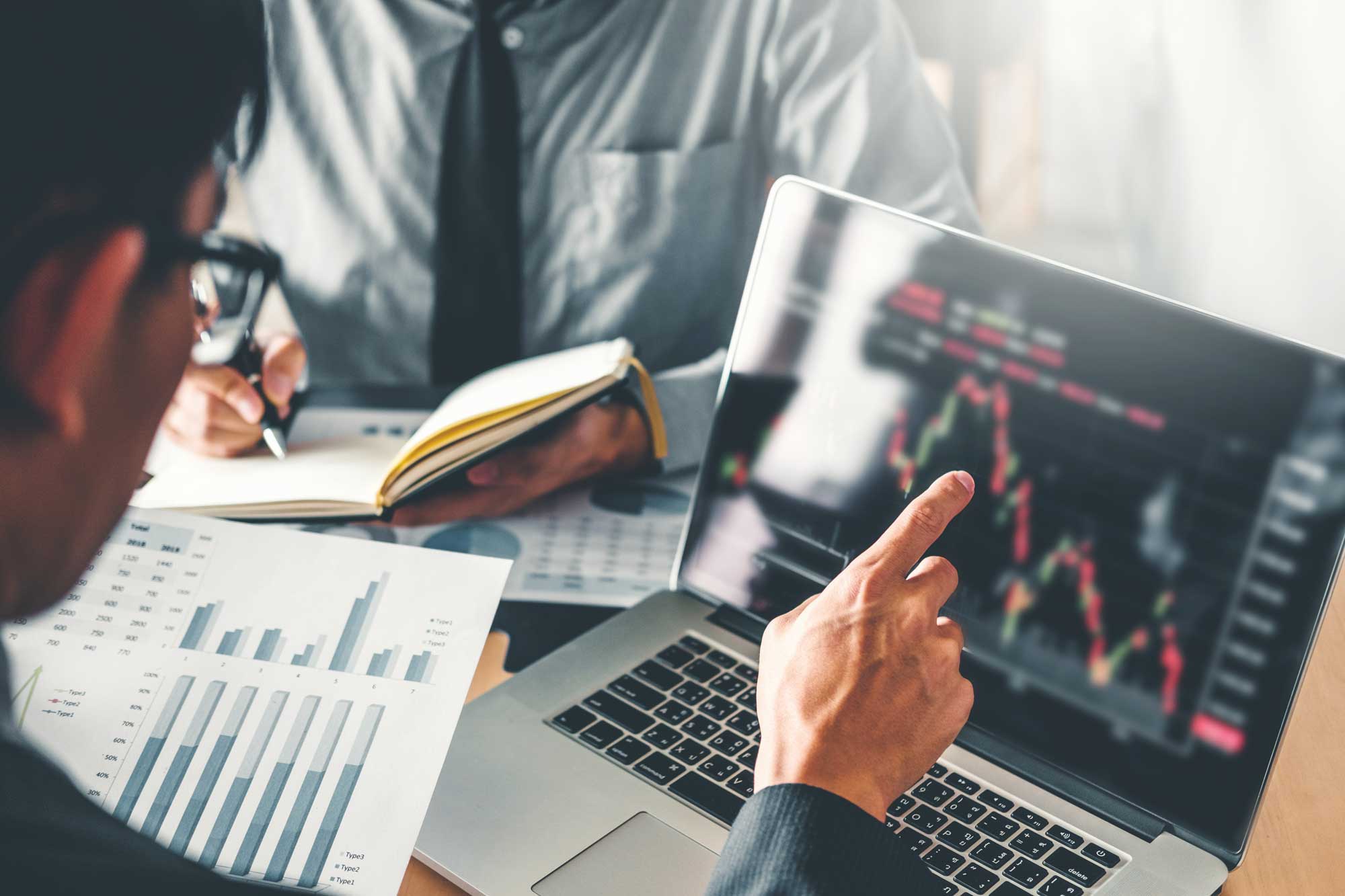 business-team-investment-entrepreneur-trading-discussing-and-analysis-graph-stock-market-trading